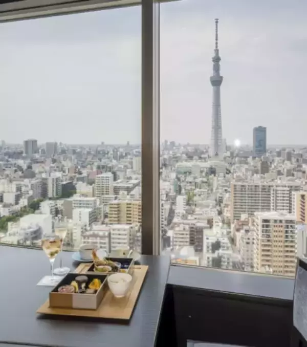 最上階から東京スカイツリー(R)を眺めながら。【東武ホテルレバント東京】の贅沢アフタヌーンティー