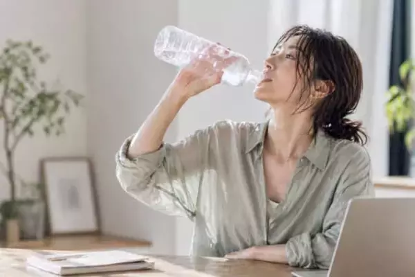 【４ヶ月で−３kg】“喉が渇いてから飲む”をやめただけ。水の飲み方を変えて体が軽くなった理由