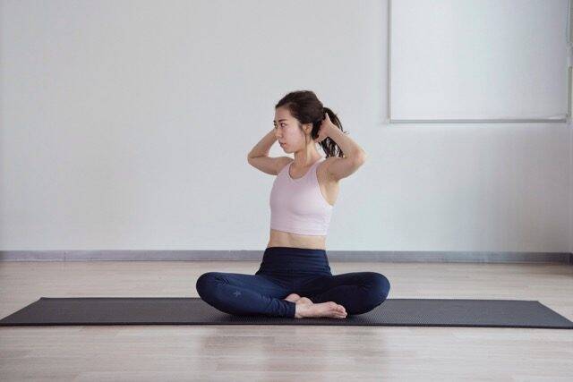 座ったままでお腹痩せ！１日５セット【腹筋全体を引き締める】簡単エクササイズ