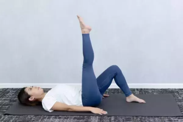 「下半身の重だるさに変化。１日１分【股関節から“ぼやけ体型”を立て直す】簡単エクササイズ」の画像