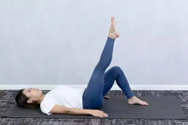 「下半身の重だるさに変化。１日１分【股関節から“ぼやけ体型”を立て直す】簡単エクササイズ」の画像