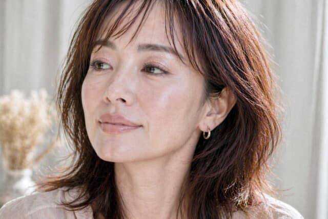 【40代・50代】アイシャドウが古く見える原因は“ラメの広げすぎ”。今っぽく仕上がる正解テク