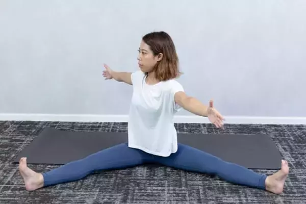 「お腹の“ぽっこり見え”を解消。１日１セット【くびれ・姿勢・体幹を整える】簡単エクササイズ」の画像