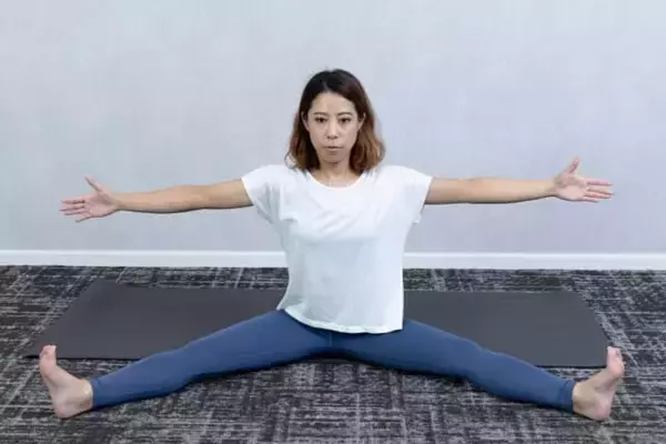 「お腹の“ぽっこり見え”を解消。１日１セット【くびれ・姿勢・体幹を整える】簡単エクササイズ」の画像