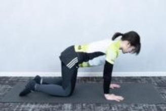 背中をゆるめて印象激変！姿勢を改善【上半身スッキリ＆若見えが叶う】簡単ストレッチ