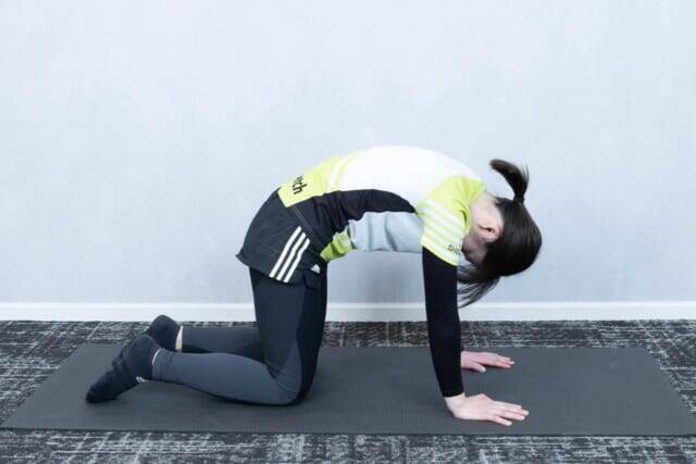 背中をゆるめて印象激変！姿勢を改善【上半身スッキリ＆若見えが叶う】簡単ストレッチ