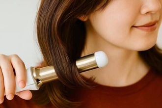 “ただ結んだだけ”に見せない！忙しい朝でもこなれる【ひとつ結びヘアアレンジ】のコツ