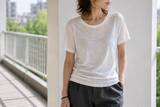 「そのTシャツがだらしなく見える原因？40代・50代が避けたい“カットソー素材”の特徴」の画像1