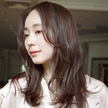 重髪や丸すぎシルエットは一気に古見え！大人を美しく見せる【伸ばしかけ風ヘア】の正解