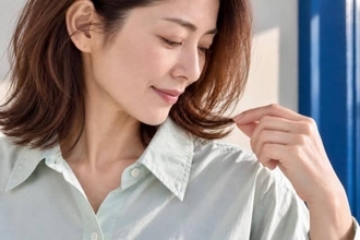 襟付きシャツの日、毛先がはねる？着替えた後、襟元を確認するひと手間を