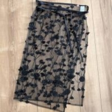 年始の“普段見え”が一気に解決！40代からのスウェット＆デニムが上品に変わる「レース１点足しテク」