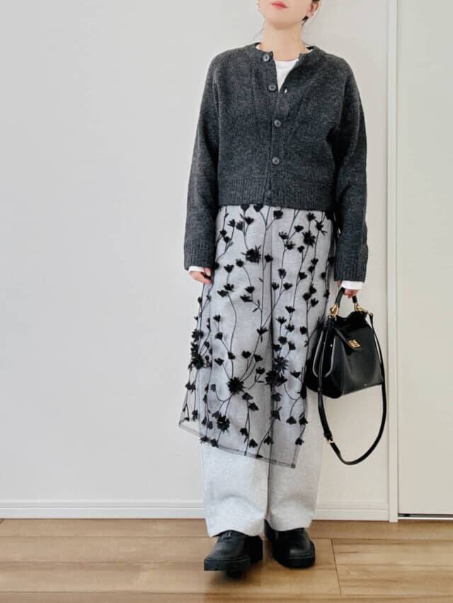 年始の“普段見え”が一気に解決！40代からのスウェット＆デニムが上品に変わる「レース１点足しテク」