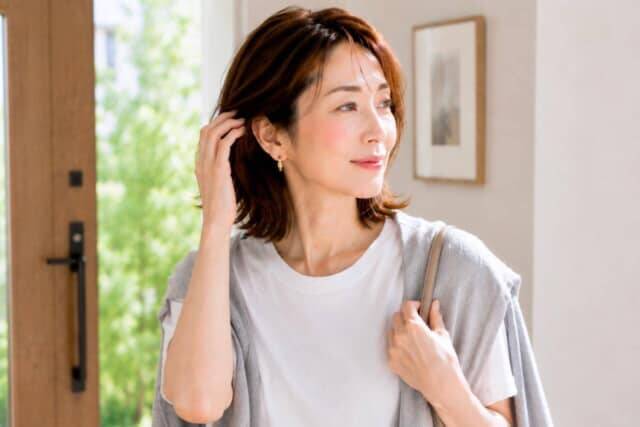 顔がのっぺり印象になってない？40代・50代が見直したい“チークを入れる位置”