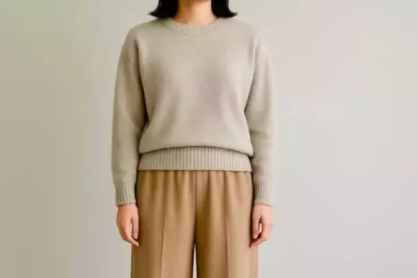 「ニットを着ると“太って見える”問題。40代から見直すべき「ほっそりシルエット」の作り方」の画像