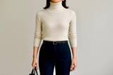 「ニットを着ると“太って見える”問題。40代から見直すべき「ほっそりシルエット」の作り方」の画像3