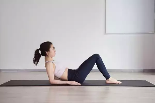 「太ももだけ痩せない」を卒業。１日１セット【内側から一気に引き締める】簡単エクササイズ