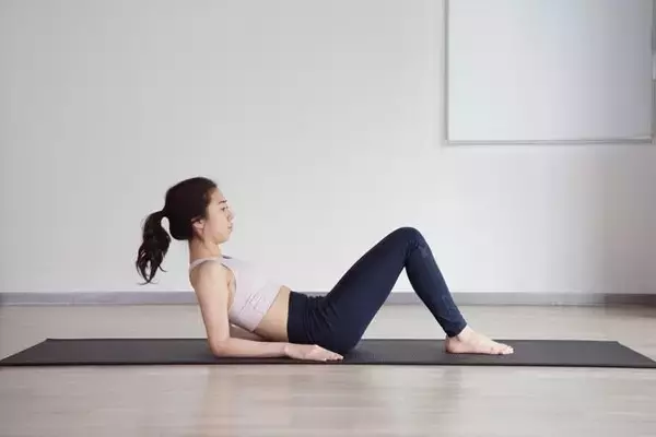 「「太ももだけ痩せない」を卒業。１日１セット【内側から一気に引き締める】簡単エクササイズ」の画像