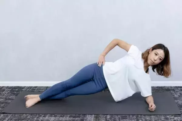 「腹筋・体幹を効率よく強化。１日１セット【腰まわりにメリハリ感を取り戻す】簡単エクササイズ」の画像