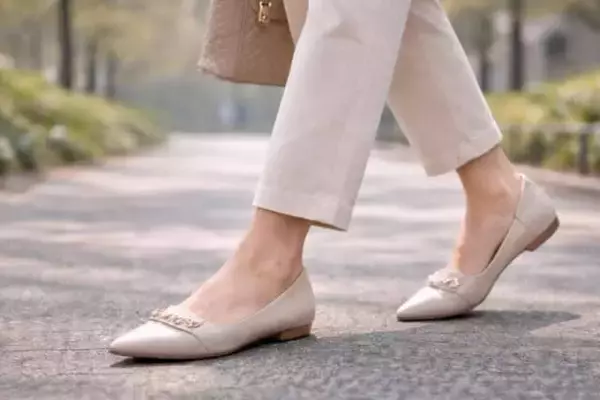「【シューズ編】“おば見え”を回避するならこれ。2026春トレンド「大人の“買い足し”正解アイテム」」の画像