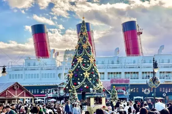 「夢と感動が詰まった冬の魔法！東京ディズニーリゾート【ディズニー・クリスマス2025】完全ガイド」の画像
