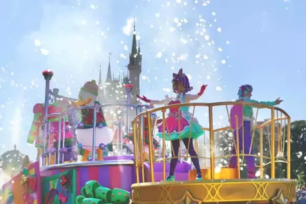 「夢と感動が詰まった冬の魔法！東京ディズニーリゾート【ディズニー・クリスマス2025】完全ガイド」の画像