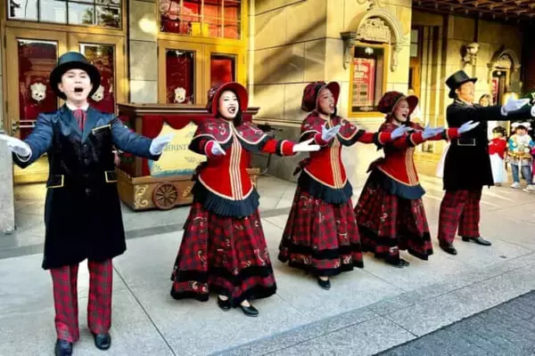 「夢と感動が詰まった冬の魔法！東京ディズニーリゾート【ディズニー・クリスマス2025】完全ガイド」の画像