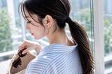 「シンプルなのにグッと垢抜ける。2026夏、大人世代の「正解ヘアアレンジ」３選」の画像1