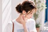 「シンプルなのにグッと垢抜ける。2026夏、大人世代の「正解ヘアアレンジ」３選」の画像3