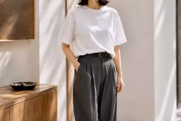 白T＆白シャツが急に真夏っぽく見える…。大人が見直したい「晩夏の白」の着こなし３選