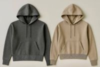 昔のままだと“おば見え”。大人世代の「パーカー」は【短め丈×コンパクト】が正解です