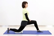 太ももが張りやすい人に。１日１セット【脚全体の印象が軽くなる】簡単“前もも”ストレッチ