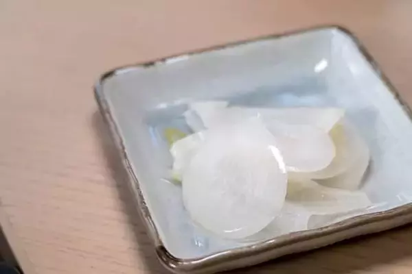 「ディナーにほお張るハンバーガー。【キャプション by Hyatt 兜町 東京】は夜も刺激的」の画像