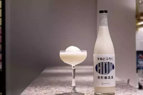 「ディナーにほお張るハンバーガー。【キャプション by Hyatt 兜町 東京】は夜も刺激的」の画像