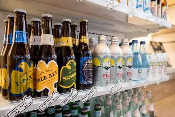 「ディナーにほお張るハンバーガー。【キャプション by Hyatt 兜町 東京】は夜も刺激的」の画像