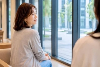 若々しい印象の人は話し方が違う。40代・50代が意識したい３つのポイント