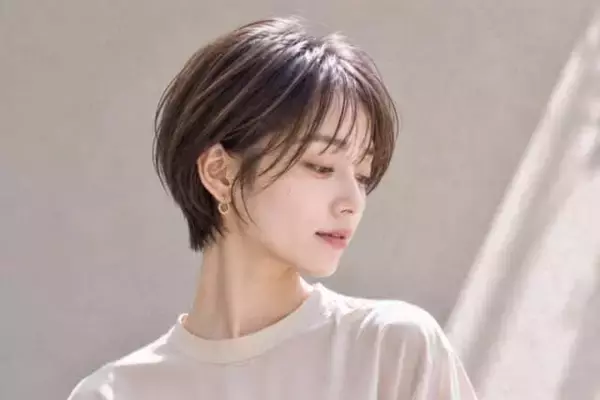 「暗髪ショート or 透け感ショート、2026初夏に今っぽく見えるのはどっち？」の画像