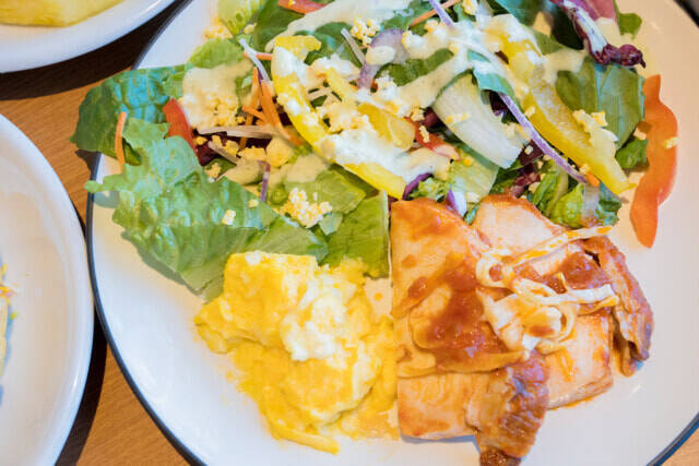 肉料理とサラダが驚くほど充実。【リッチモンドホテルプレミア東京スコーレ】のディナーと朝食