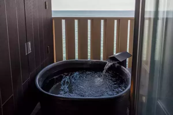 「日本有数の温泉と絶景の海。全室オーシャンビューの【界 別府】でご当地ステイをとことん楽しむ」の画像