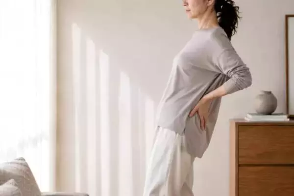 「頑張ってるのに下腹だけ落ちない…。40代以降“ぽっこりお腹”が解消しにくくなる理由」の画像
