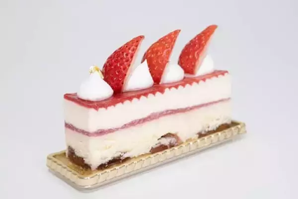 「今が旬。ジューシーないちごのケーキは至福の味。【京王プラザホテル】のまた食べたくなる感動の逸品」の画像