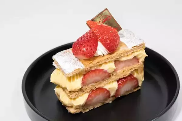 「今が旬。ジューシーないちごのケーキは至福の味。【京王プラザホテル】のまた食べたくなる感動の逸品」の画像