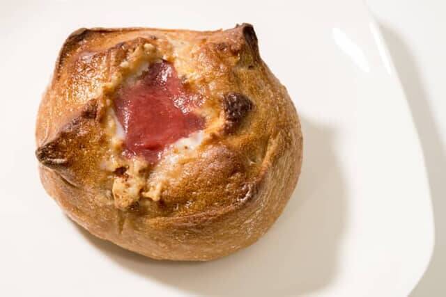 今が旬。ジューシーないちごのケーキは至福の味。【京王プラザホテル】のまた食べたくなる感動の逸品