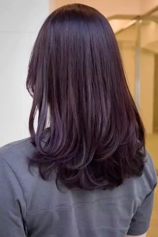 「若見えの秘密は“透明感カラー”！大人の美肌効果を叶える【最旬ヘアカラー】の選び方」の画像