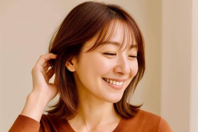 おば見え回避のカギは“抜け感×ツヤ”！自然体で若見えする【最旬レイヤーミディ】