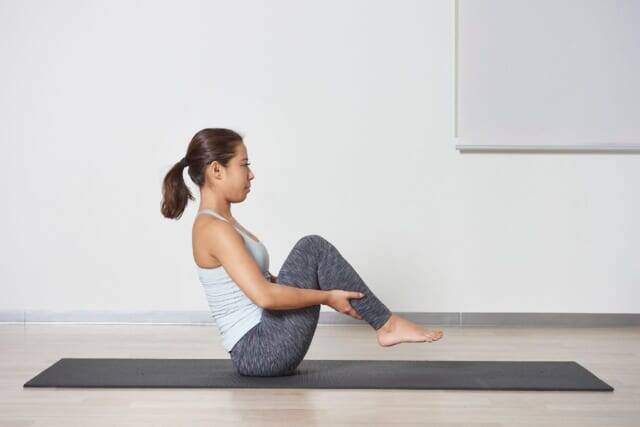 効率よく腹筋＆体幹を鍛える！１日１分【理想のぺたんこお腹に近づく】簡単ポーズ