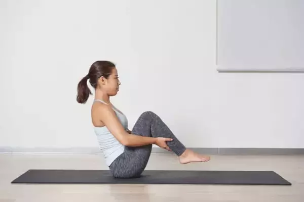 「効率よく腹筋＆体幹を鍛える！１日１分【理想のぺたんこお腹に近づく】簡単ポーズ」の画像