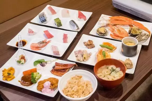 「カニ、エビ、マグロ、金目鯛も。【大江戸温泉物語Premium 白浜彩朝楽】で豪華すぎるバイキングを満喫」の画像