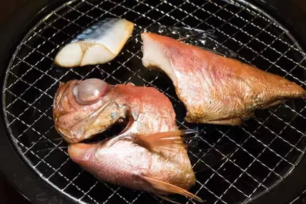 「カニ、エビ、マグロ、金目鯛も。【大江戸温泉物語Premium 白浜彩朝楽】で豪華すぎるバイキングを満喫」の画像