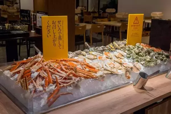 「カニ、エビ、マグロ、金目鯛も。【大江戸温泉物語Premium 白浜彩朝楽】で豪華すぎるバイキングを満喫」の画像