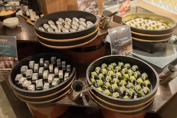 「カニ、エビ、マグロ、金目鯛も。【大江戸温泉物語Premium 白浜彩朝楽】で豪華すぎるバイキングを満喫」の画像